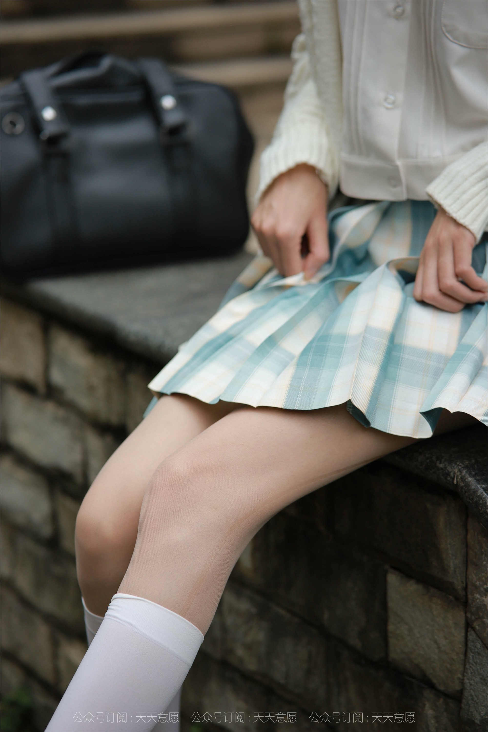 IESS异思趣向  2021.11.02 丝享家963：团团《长腿JK装》